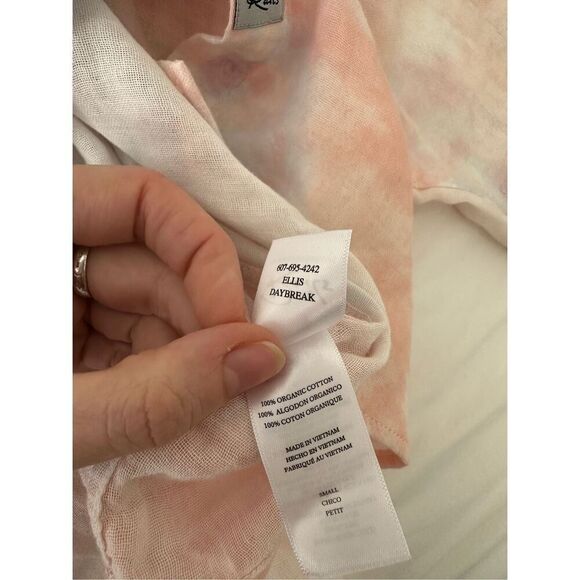 NWT Rails  Ellis Button Up in Multi Sky Tie Dye SizeS  Daybreak Lightweight, bre - Picture 15 of 15